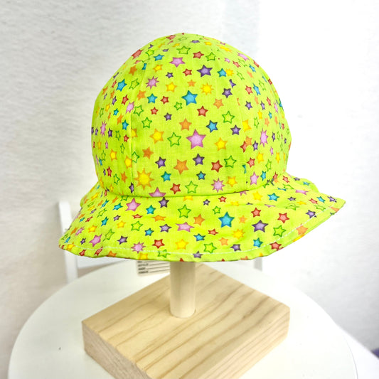 green stars bucket hat